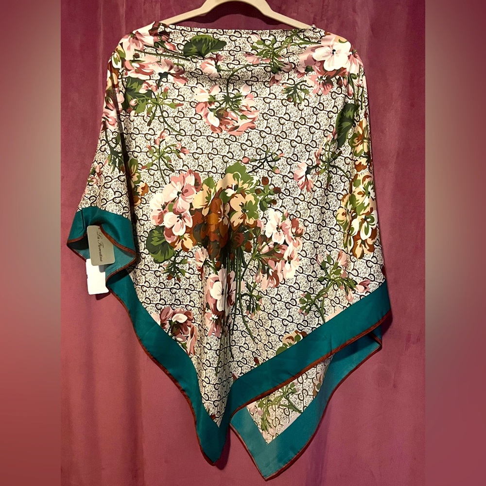 Brand New La Fiorentina Green Patterned Poncho Cape